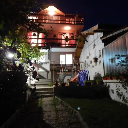 Ваканционна къща Snejanka *